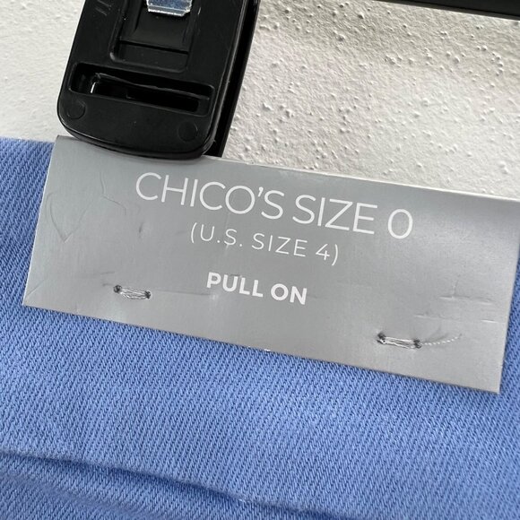 Chicos Pull On Capri Pants Denim Blue Veil 0 US 4 Stretch Cropped NWT - Picture 3 of 7